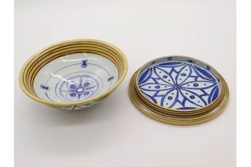 正木春蔵　九谷焼　呉須色絵　染付　約22cm　7.1寸　鮮やかに絵付けされた可愛らしい蓋物(向日葵、ひまわり、花、植物、大平、深鉢、和皿、和食器、七寸一分、裏印、外箱付き)(R-079320)