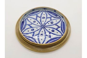正木春蔵　九谷焼　呉須色絵　染付　約22cm　7.1寸　鮮やかに絵付けされた可愛らしい蓋物(向日葵、ひまわり、花、植物、大平、深鉢、和皿、和食器、七寸一分、裏印、外箱付き)(R-079320)
