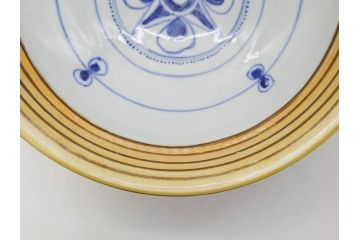 正木春蔵　九谷焼　呉須色絵　染付　約22cm　7.1寸　鮮やかに絵付けされた可愛らしい蓋物(向日葵、ひまわり、花、植物、大平、深鉢、和皿、和食器、七寸一分、裏印、外箱付き)(R-079320)