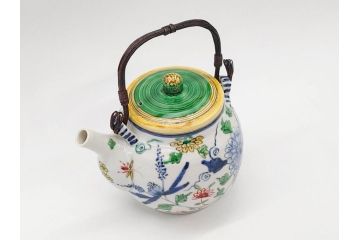 正木春蔵　九谷焼　呉須色絵　染付　穏やかなひとときを演出する急須(菊、花、植物、和食器、水注、茶道具、茶器、水指、水差、裏印)(R-079321)