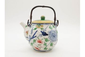 正木春蔵　九谷焼　呉須色絵　染付　穏やかなひとときを演出する急須(菊、花、植物、和食器、水注、茶道具、茶器、水指、水差、裏印)(R-079321)