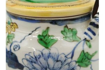 正木春蔵　九谷焼　呉須色絵　染付　穏やかなひとときを演出する急須(菊、花、植物、和食器、水注、茶道具、茶器、水指、水差、裏印)(R-079321)