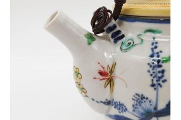 正木春蔵　九谷焼　呉須色絵　染付　穏やかなひとときを演出する急須(菊、花、植物、和食器、水注、茶道具、茶器、水指、水差、裏印)(R-079321)