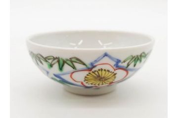 正木春蔵　九谷焼　呉須色絵　染付　明るい色遣いに気分も盛り上がる酒杯6客セット(福、梅竹模様、おちょこ、お猪口、ぐい呑み、湯のみ、湯呑み、盃、酒器、和食器、裏印)(R-079322)