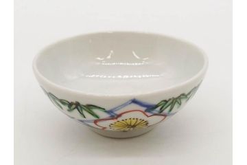 正木春蔵　九谷焼　呉須色絵　染付　明るい色遣いに気分も盛り上がる酒杯6客セット(福、梅竹模様、おちょこ、お猪口、ぐい呑み、湯のみ、湯呑み、盃、酒器、和食器、裏印)(R-079322)