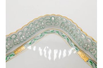 ヘレンド　ハンガリー　HEREND HVNGARY　アポニー・グリーン　オープンワーク　落ち着いた雰囲気のエレガントなプレート(トレイ、トレー、角皿、透かし、四角、スクエア、変形皿、レース、洋食器)(R-079326)