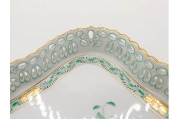 ヘレンド　ハンガリー　HEREND HVNGARY　アポニー・グリーン　オープンワーク　落ち着いた雰囲気のエレガントなプレート(トレイ、トレー、角皿、透かし、四角、スクエア、変形皿、レース、洋食器)(R-079326)