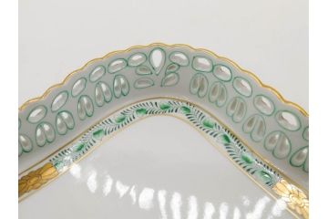 ヘレンド　ハンガリー　HEREND HVNGARY　アポニー・グリーン　オープンワーク　落ち着いた雰囲気のエレガントなプレート(トレイ、トレー、角皿、透かし、四角、スクエア、変形皿、レース、洋食器)(R-079326)
