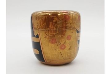 博友作　輪島塗　優美で豪華な棗(菊、花、雲模様、蒔絵、漆器、木製、茶入れ、茶筒、茶道具、茶器、共箱付き)(R-079327)