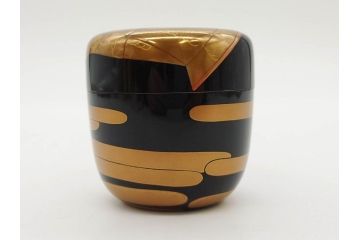 博友作　輪島塗　優美で豪華な棗(菊、花、雲模様、蒔絵、漆器、木製、茶入れ、茶筒、茶道具、茶器、共箱付き)(R-079327)