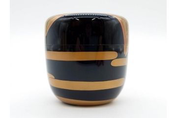 博友作　輪島塗　優美で豪華な棗(菊、花、雲模様、蒔絵、漆器、木製、茶入れ、茶筒、茶道具、茶器、共箱付き)(R-079327)