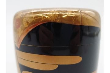 博友作　輪島塗　優美で豪華な棗(菊、花、雲模様、蒔絵、漆器、木製、茶入れ、茶筒、茶道具、茶器、共箱付き)(R-079327)