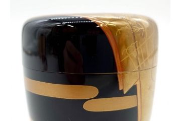 博友作　輪島塗　優美で豪華な棗(菊、花、雲模様、蒔絵、漆器、木製、茶入れ、茶筒、茶道具、茶器、共箱付き)(R-079327)