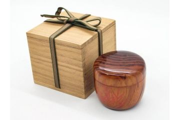 今日主　芦ノ絵　木目が美しい松棗(花押、木製、茶入れ、茶筒、茶道具、茶器、共箱付き)(R-079429)