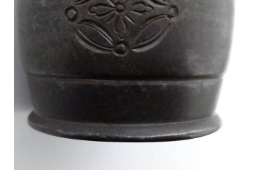 金岡宗幸　砂張(サハリ)　七宝模様がアクセントの重厚感ある蓋置(花押、茶道具、煎茶道具、茶器、鵬雲斎書付き、共布付き、共箱付き)(R-079430)