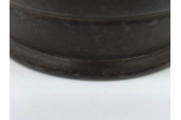金岡宗幸　砂張(サハリ)　七宝模様がアクセントの重厚感ある蓋置(花押、茶道具、煎茶道具、茶器、鵬雲斎書付き、共布付き、共箱付き)(R-079430)