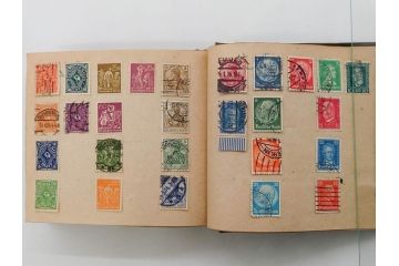 戦前〜戦後　小判切手・中国・満州・煙草・印紙・エンタイヤなど　切手帳(使用済み切手、切手帖、文化切手、記念郵便切手、外国、鉄道、日清戦争、日露大戦、大東亜戦争、明治天皇、大正天皇、電信、証券、国税調査、赤十字、国立公園、体育大会、年賀)(R-079431)