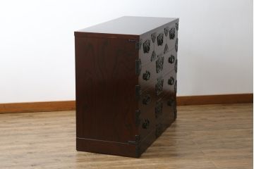 中古　美品!!　岩谷堂箪笥　漆塗り　力強い杢目と重厚感ある金具が魅力の整理箪笥(和たんす、衣装タンス、収納箪笥、引き出し、サイドチェスト、サイドボード)(R-079439)