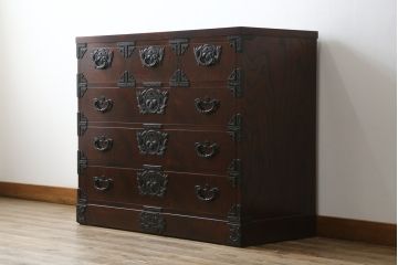 中古　美品!!　岩谷堂箪笥　漆塗り　力強い杢目と重厚感ある金具が魅力の整理箪笥(和たんす、衣装タンス、収納箪笥、引き出し、サイドチェスト、サイドボード)(R-079439)