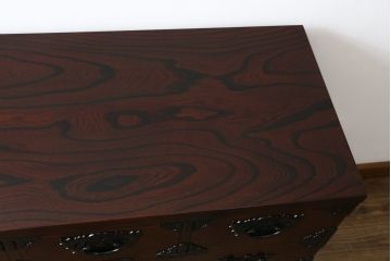 中古　美品!!　岩谷堂箪笥　漆塗り　力強い杢目と重厚感ある金具が魅力の整理箪笥(和たんす、衣装タンス、収納箪笥、引き出し、サイドチェスト、サイドボード)(R-079439)