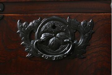 中古　美品!!　岩谷堂箪笥　漆塗り　力強い杢目と重厚感ある金具が魅力の整理箪笥(和たんす、衣装タンス、収納箪笥、引き出し、サイドチェスト、サイドボード)(R-079439)