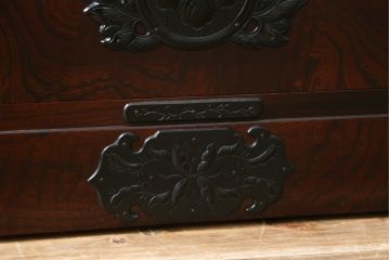 中古　美品!!　岩谷堂箪笥　漆塗り　力強い杢目と重厚感ある金具が魅力の整理箪笥(和たんす、衣装タンス、収納箪笥、引き出し、サイドチェスト、サイドボード)(R-079439)