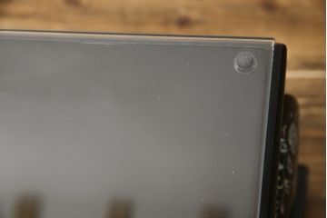 中古　アジア　民芸家具　華やかな螺鈿細工が美しいガラス天板付き座卓(センターテーブル、ローテーブル)(定価約60万円)(R-079440)