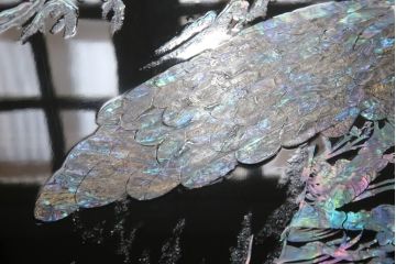 中古　アジア　民芸家具　華やかな螺鈿細工が美しいガラス天板付き座卓(センターテーブル、ローテーブル)(定価約60万円)(R-079440)