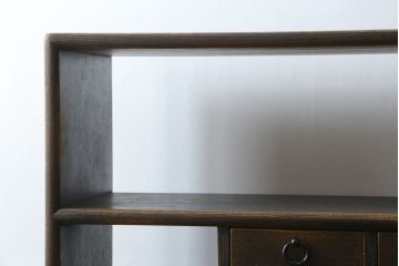 中古　美品　飛騨産業　キツツキ　PROVINCIAL(プロヴィンシャル・プロビンシャル)シリーズ　中央に引き出しが9杯付いた個性的なデザインが目を引く飾り棚(茶棚、オープンラック、ディスプレイラック、オープンシェルフ、ブックシェルフ、本棚、書棚、収納棚、戸棚)(R-079441)