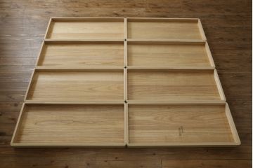 中古　美品　伝統工芸士　東樹義明作　久光刻　繊細な線で表現された可憐な草花の彫刻が魅力的な加茂総桐箪笥(胴厚、総桐たんす、着物箪笥、和たんす、衣装タンス、引き出し)(R-079442)