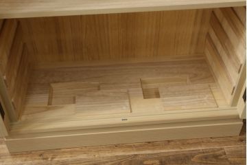 中古　美品　伝統工芸士　東樹義明作　久光刻　繊細な線で表現された可憐な草花の彫刻が魅力的な加茂総桐箪笥(胴厚、総桐たんす、着物箪笥、和たんす、衣装タンス、引き出し)(R-079442)