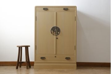 中古　美品　伝統工芸士　東樹義明作　久光刻　可憐な草花の彫刻をあしらった金具が目を引く小振りな加茂総桐箪笥(板盆付き、胴厚、総桐たんす、着物箪笥、和たんす)(R-079444)