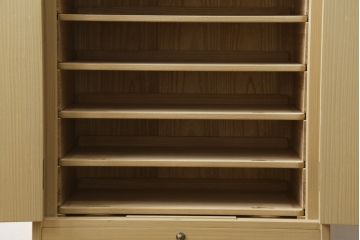 中古　美品　伝統工芸士　東樹義明作　久光刻　可憐な草花の彫刻をあしらった金具が目を引く小振りな加茂総桐箪笥(板盆付き、胴厚、総桐たんす、着物箪笥、和たんす)(R-079444)