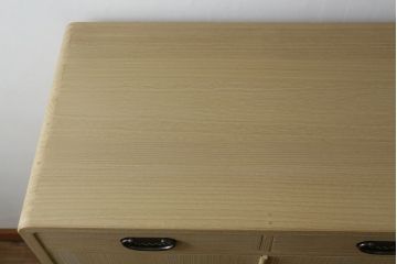 中古　美品　伝統工芸士　東樹義明作　久光刻　可憐な草花の彫刻をあしらった金具が目を引く小振りな加茂総桐箪笥(板盆付き、胴厚、総桐たんす、着物箪笥、和たんす)(R-079444)