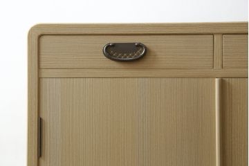 中古　美品　伝統工芸士　東樹義明作　久光刻　可憐な草花の彫刻をあしらった金具が目を引く小振りな加茂総桐箪笥(板盆付き、胴厚、総桐たんす、着物箪笥、和たんす)(R-079444)