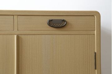 中古　美品　伝統工芸士　東樹義明作　久光刻　可憐な草花の彫刻をあしらった金具が目を引く小振りな加茂総桐箪笥(板盆付き、胴厚、総桐たんす、着物箪笥、和たんす)(R-079444)
