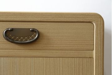 中古　美品　伝統工芸士　東樹義明作　久光刻　可憐な草花の彫刻をあしらった金具が目を引く小振りな加茂総桐箪笥(板盆付き、胴厚、総桐たんす、着物箪笥、和たんす)(R-079444)