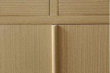 中古　美品　伝統工芸士　東樹義明作　久光刻　可憐な草花の彫刻をあしらった金具が目を引く小振りな加茂総桐箪笥(板盆付き、胴厚、総桐たんす、着物箪笥、和たんす)(R-079444)
