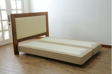 中古　スペイン製　バロッサバレンティ(VARO,S.A. VALENTI)　シモンズ(SIMMONS)　ボックススプリングベッド　ナチュラルモダンデザインでお部屋に取り入れやすいダブルサイズのベッドフレーム　(R-079445)