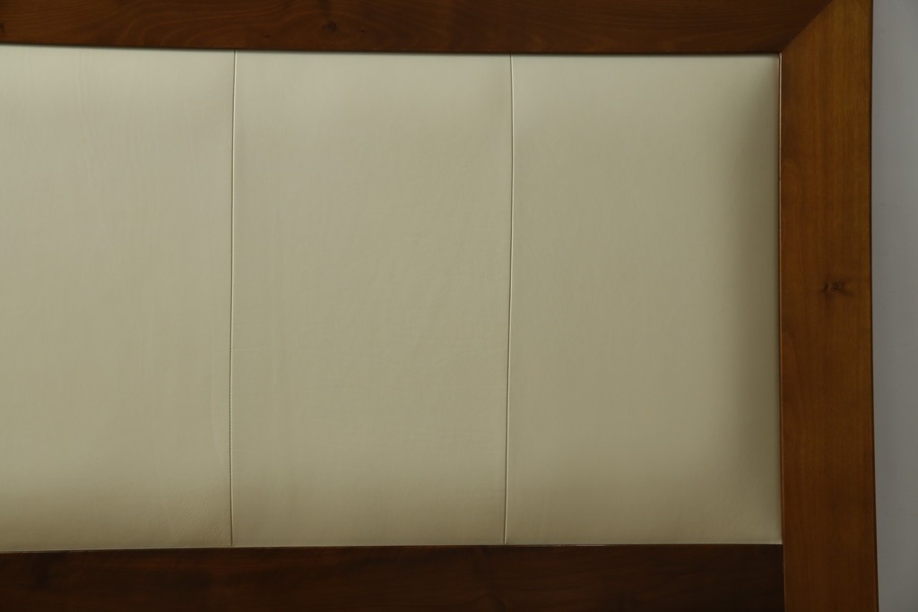 中古　スペイン製　バロッサバレンティ(VARO,S.A. VALENTI)　シモンズ(SIMMONS)　ボックススプリングベッド　ナチュラルモダンデザインでお部屋に取り入れやすいダブルサイズのベッドフレーム　(R-079445)