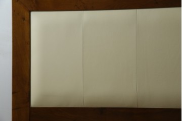 中古　スペイン製　バロッサバレンティ(VARO,S.A. VALENTI)　シモンズ(SIMMONS)　ボックススプリングベッド　ナチュラルモダンデザインでお部屋に取り入れやすいダブルサイズのベッドフレーム　(R-079445)