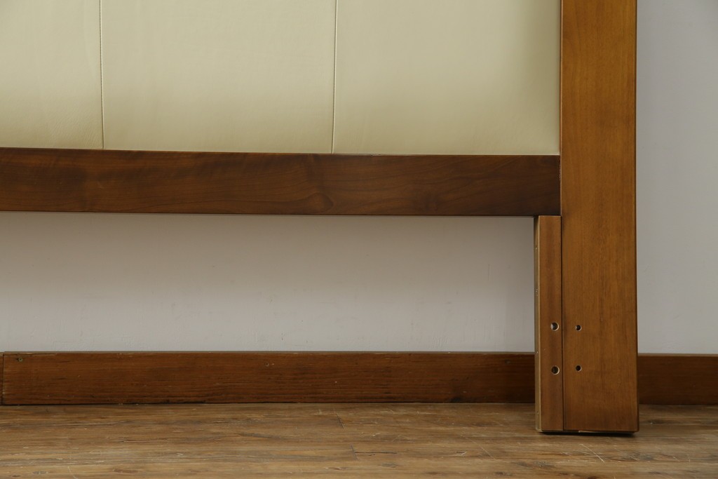 中古　スペイン製　バロッサバレンティ(VARO,S.A. VALENTI)　シモンズ(SIMMONS)　ボックススプリングベッド　ナチュラルモダンデザインでお部屋に取り入れやすいダブルサイズのベッドフレーム　(R-079445)