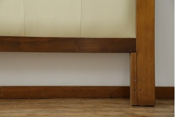 中古　スペイン製　バロッサバレンティ(VARO,S.A. VALENTI)　シモンズ(SIMMONS)　ボックススプリングベッド　ナチュラルモダンデザインでお部屋に取り入れやすいダブルサイズのベッドフレーム　(R-079445)