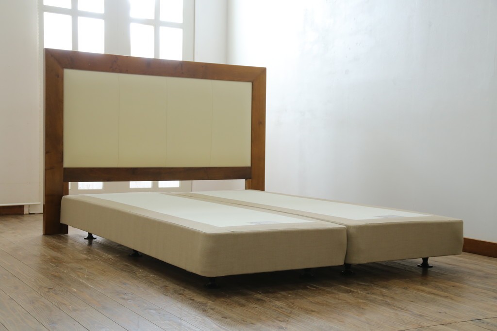 中古　スペイン製　バロッサバレンティ(VARO,S.A. VALENTI)　シモンズ(SIMMONS)　ボックススプリングベッド　ナチュラルモダンデザインでお部屋に取り入れやすいダブルサイズのベッドフレーム　(R-079445)