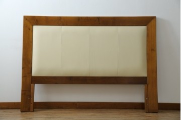 中古　スペイン製　バロッサバレンティ(VARO,S.A. VALENTI)　シモンズ(SIMMONS)　ボックススプリングベッド　ナチュラルモダンデザインでお部屋に取り入れやすいダブルサイズのベッドフレーム　(R-079445)