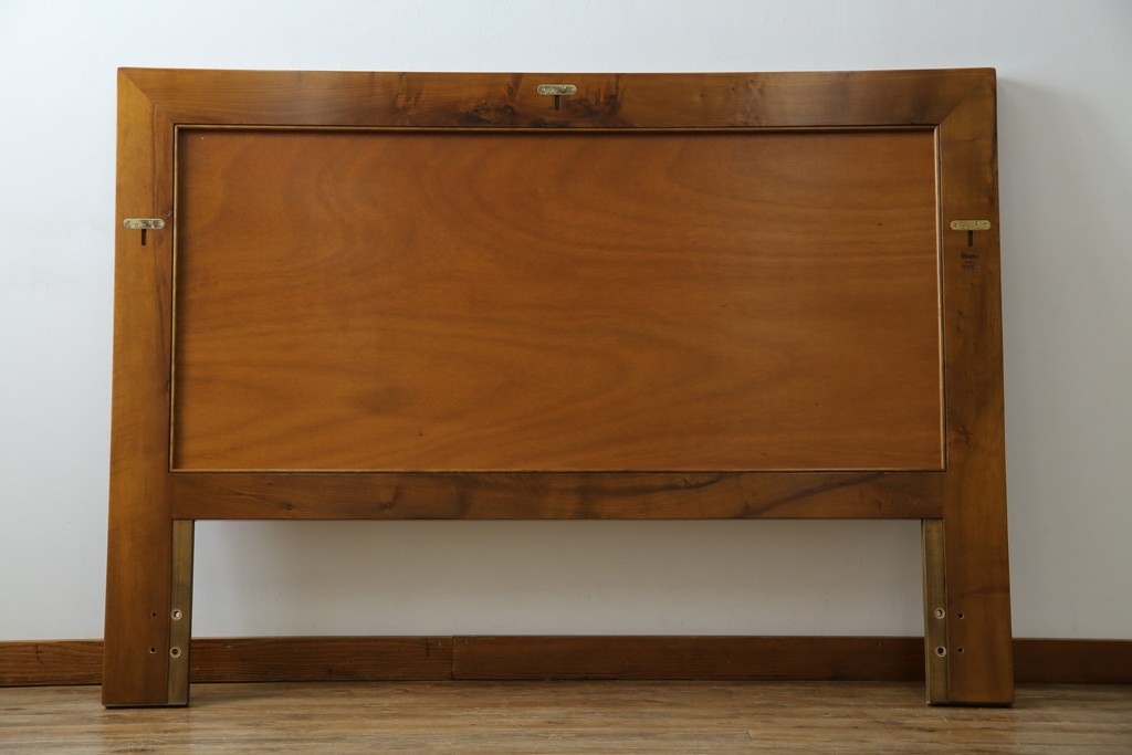 中古　スペイン製　バロッサバレンティ(VARO,S.A. VALENTI)　シモンズ(SIMMONS)　ボックススプリングベッド　ナチュラルモダンデザインでお部屋に取り入れやすいダブルサイズのベッドフレーム　(R-079445)