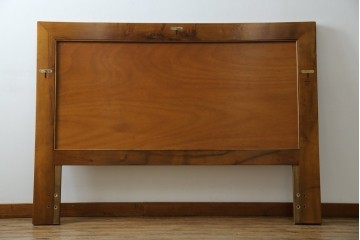 中古　スペイン製　バロッサバレンティ(VARO,S.A. VALENTI)　シモンズ(SIMMONS)　ボックススプリングベッド　ナチュラルモダンデザインでお部屋に取り入れやすいダブルサイズのベッドフレーム　(R-079445)