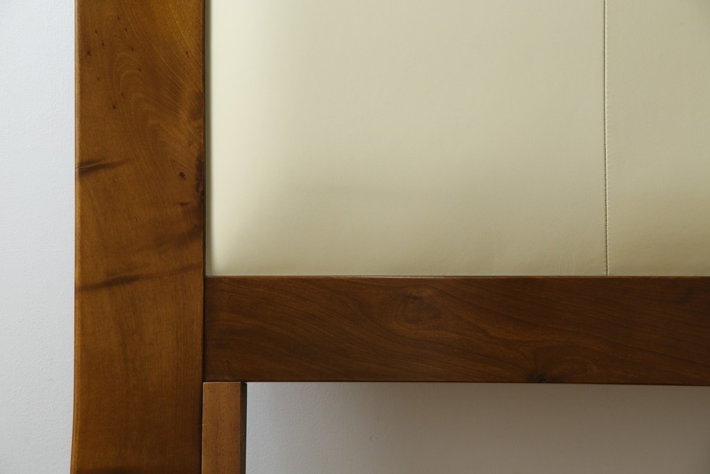 中古　スペイン製　バロッサバレンティ(VARO,S.A. VALENTI)　シモンズ(SIMMONS)　ボックススプリングベッド　ナチュラルモダンデザインでお部屋に取り入れやすいダブルサイズのベッドフレーム　(R-079445)