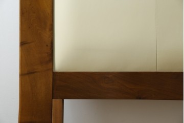 中古　スペイン製　バロッサバレンティ(VARO,S.A. VALENTI)　シモンズ(SIMMONS)　ボックススプリングベッド　ナチュラルモダンデザインでお部屋に取り入れやすいダブルサイズのベッドフレーム　(R-079445)