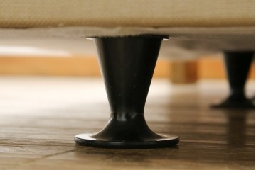 中古　スペイン製　バロッサバレンティ(VARO,S.A. VALENTI)　シモンズ(SIMMONS)　ボックススプリングベッド　ナチュラルモダンデザインでお部屋に取り入れやすいダブルサイズのベッドフレーム　(R-079445)